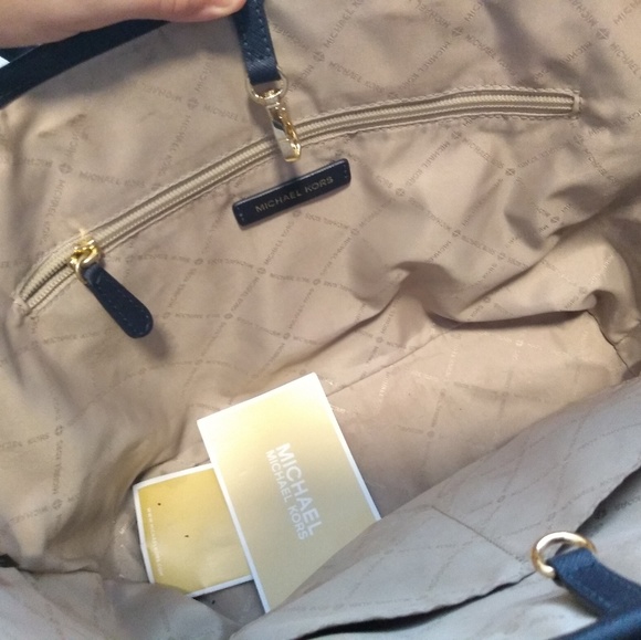 sold mk tote - Picture 6 of 6